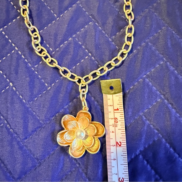 Matte Gold Flower & Pearl Pendant Necklace - Picture 3 of 4